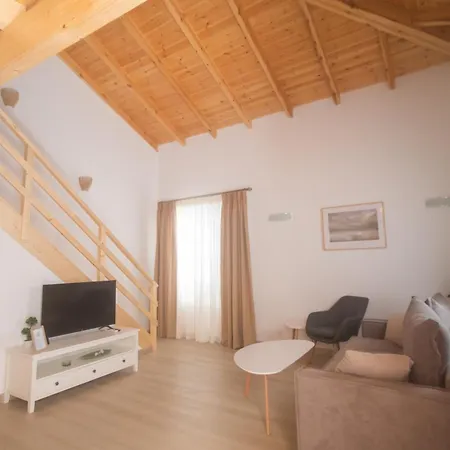 Old Town Lofts Апартаменты Халкида